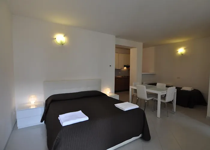 Easy - And Navigli Milano