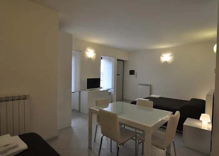 Lägenhetshotell Easy - And Navigli