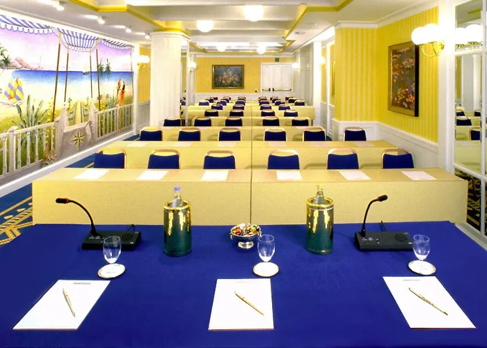 מלון Capitol 4*