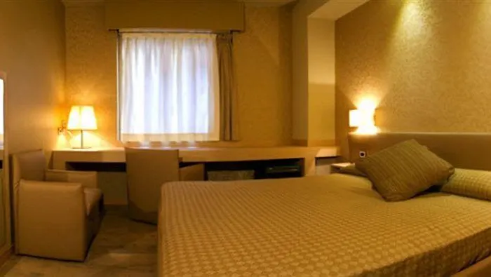 Mentana, By R Collection 4* Milano