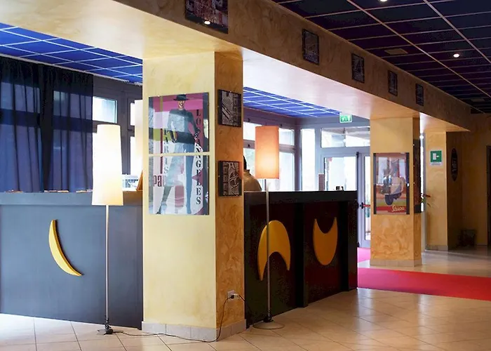 New Generation Chic Sempione Hostel *