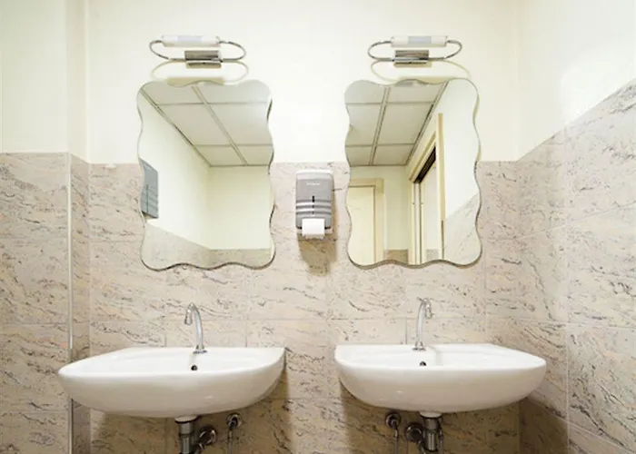 Sechi With Parking 3* Milánó