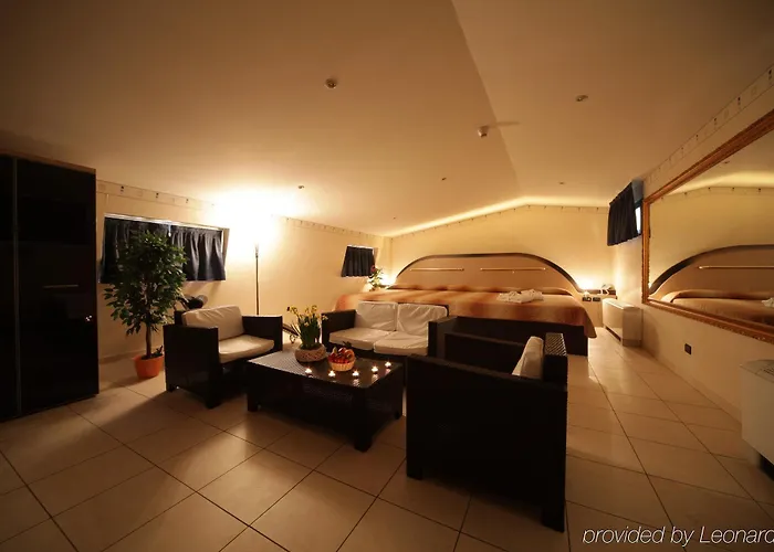 Sechi With Parking 3* Milánó