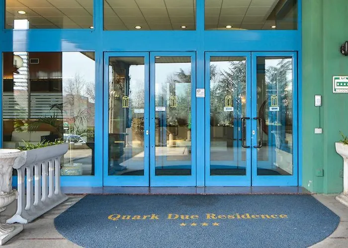 Unaway & Quark Due Apart Otel