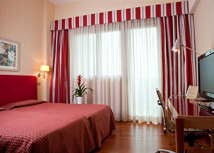 Unaway & Quark Due Apart Otel 4*