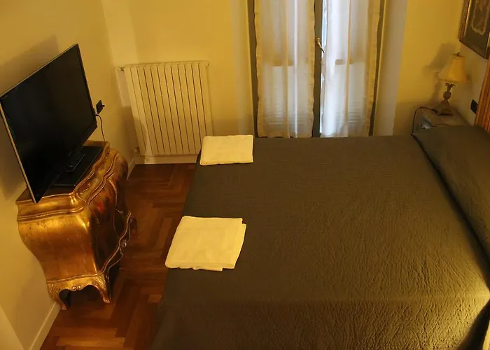 Easy - And Navigli Milano