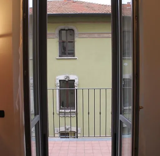 Easy - And Navigli Milano