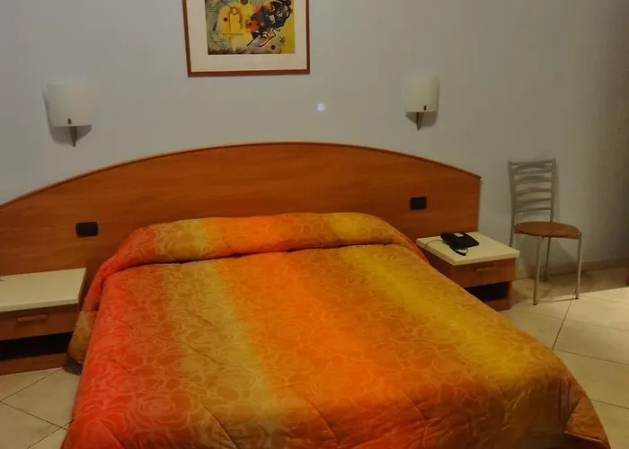 מלון Hotel2000 2*