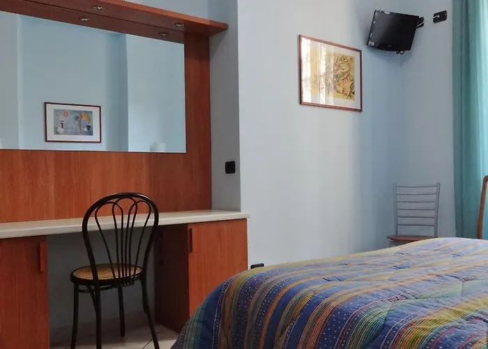 מלון Hotel2000 2*