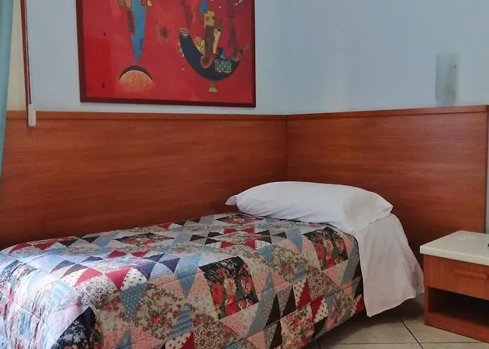 Hotel2000 2* מילאנו