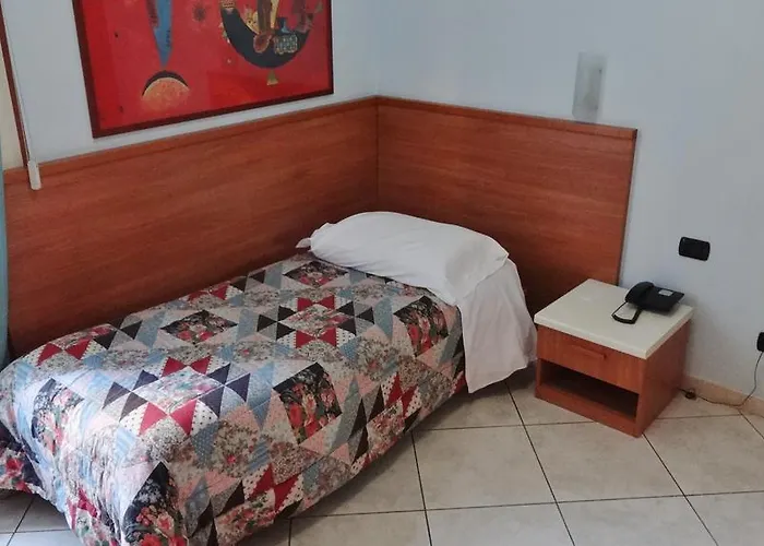 מלון Hotel2000