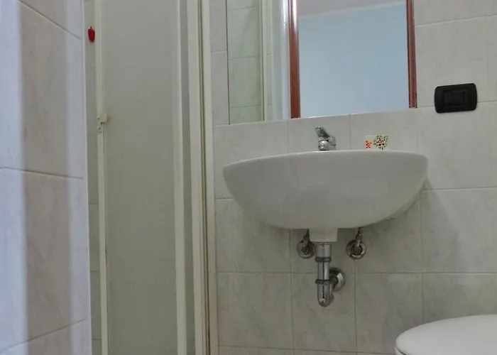 מלון Hotel2000 2*