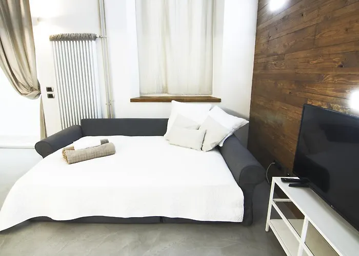 Alessia's Flat - Mac Mahon *