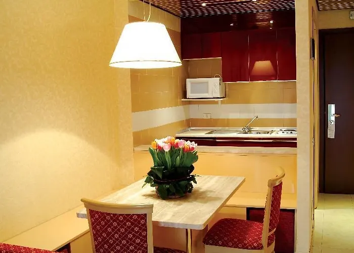 Unaway & Quark Due Apart Otel