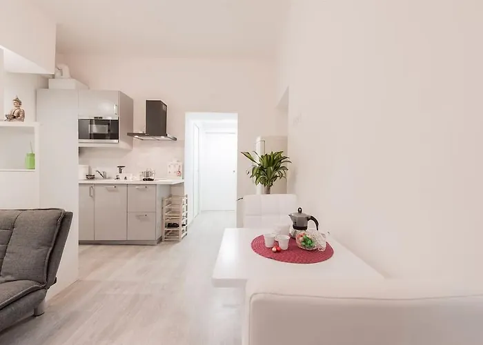 Guesthost - Porta Garibaldi White Flats