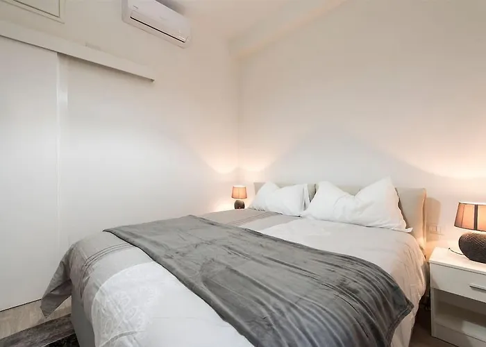 Guesthost - Porta Garibaldi White Flats