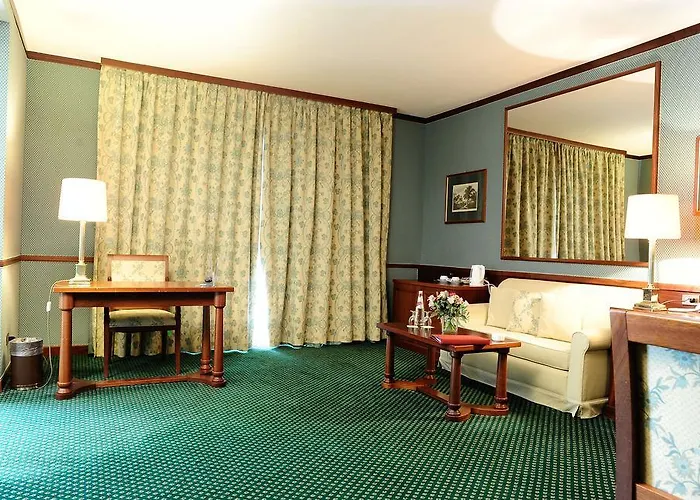 米兰市中心莱昂纳多酒店 4* 米兰