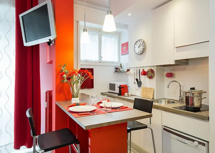 Rosso A Milano, Vicino Allo Ieo *