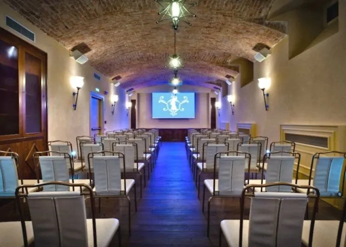 Chateau Monfort - Relais & Chateaux מלון