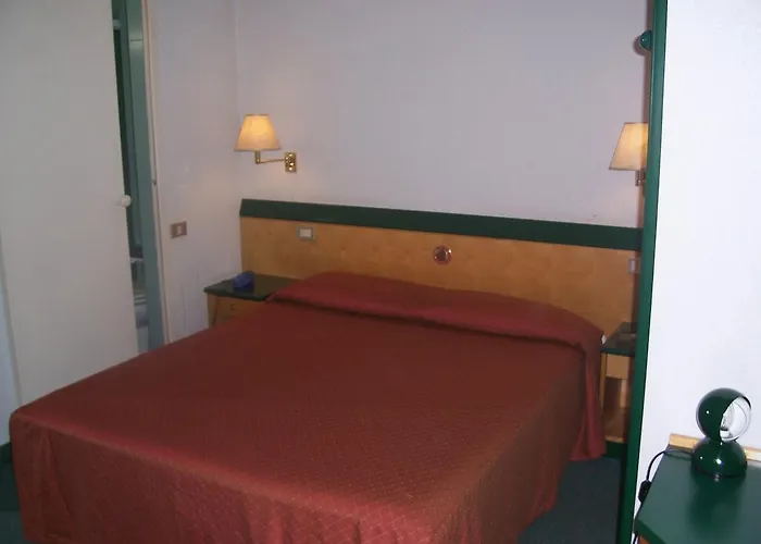 Ginosi Arizona Hotel