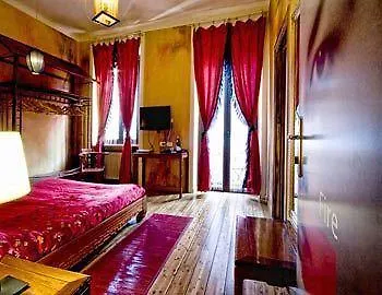 לינה וארוחת בוקר Villa Doree 2*