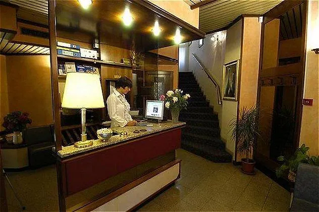 アックルシオ 3* ミラノ