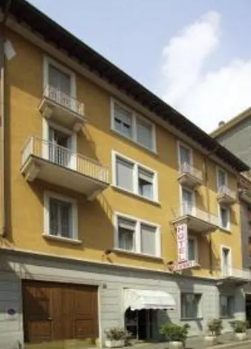 Johnny Hotel
