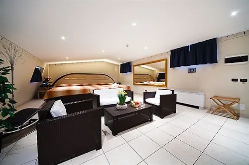 Szálloda Sechi With Parking 3*