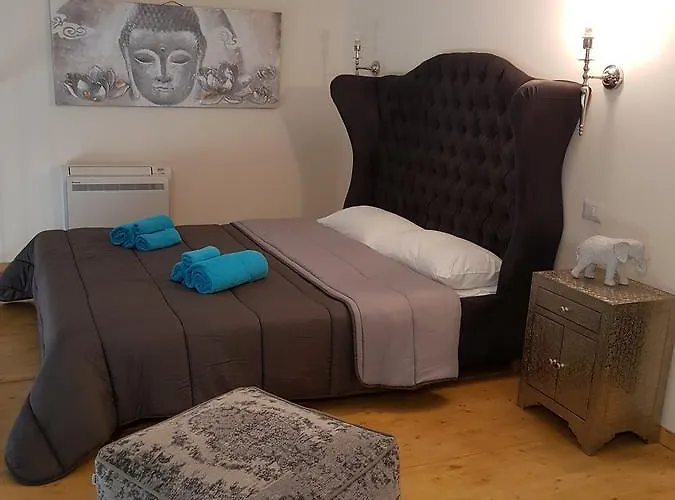 Domus Navigli Mediolan