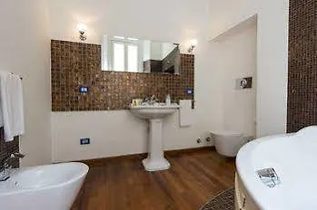 Отель Royal Suites Милан