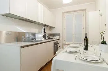 Отель Royal Suites Милан