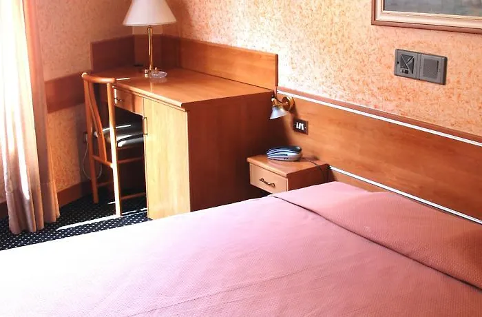 Mentana, By R Collection 4*