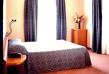 Albert Hotel מלון