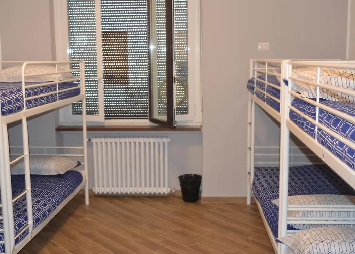 Gloria Hostal Milán