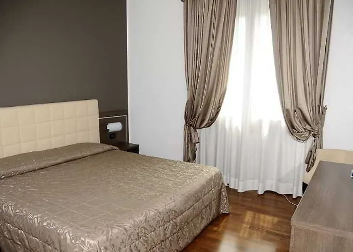 Palmanova Отель Милан