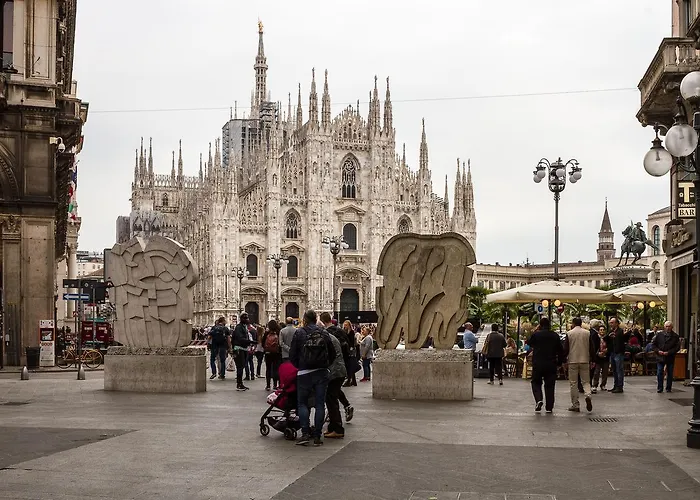 Ah - Fashion District