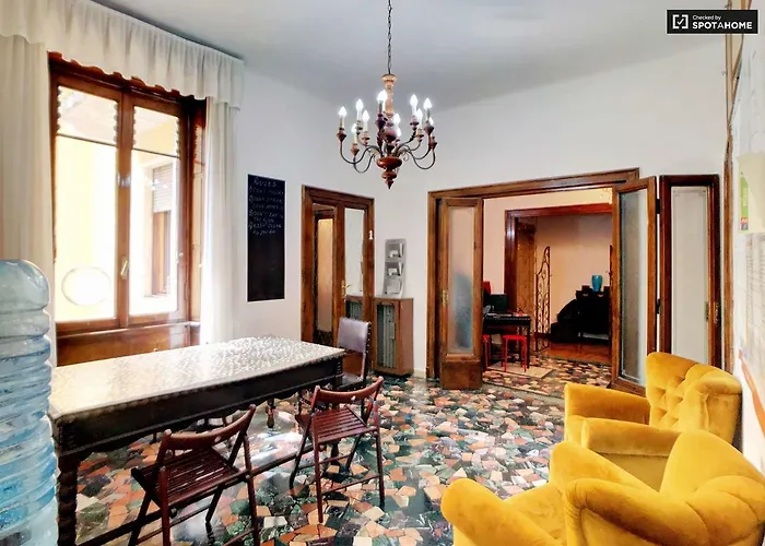 招待所 Center