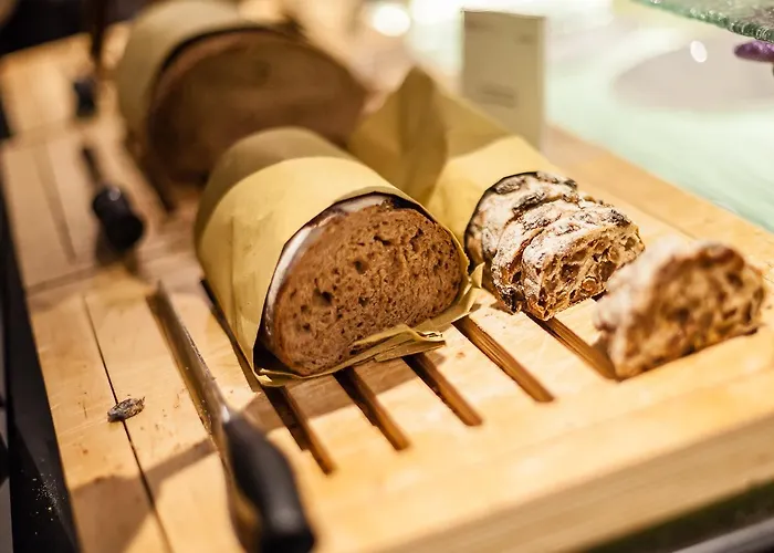 Baglioni Carlton - The Leading Of The World