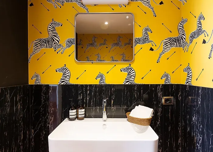 Zebra Naviglio بيت ضيافة 4*
