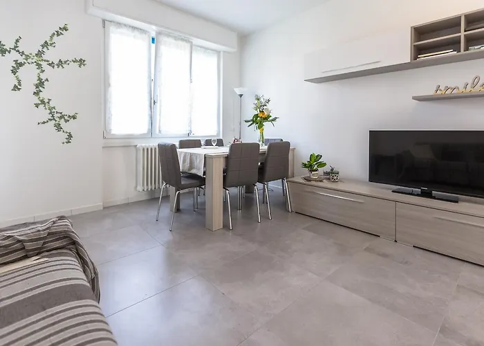 Guesthost - Business Balcony Flat