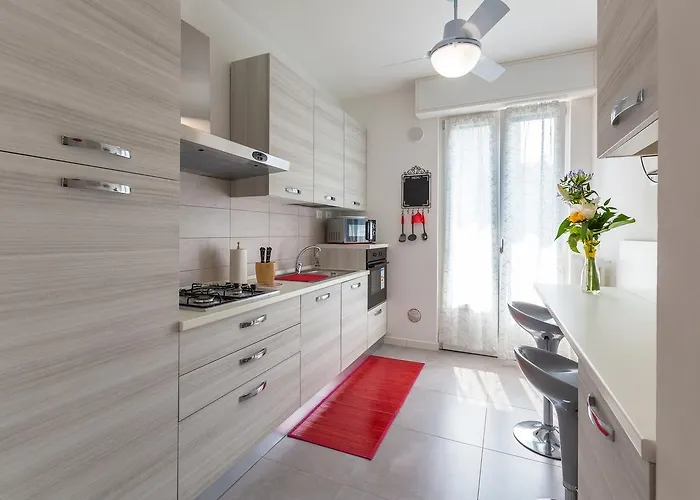 Guesthost - Business Balcony Flat *