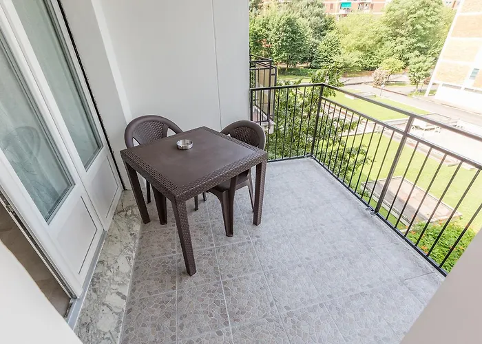 Guesthost - Business Balcony Flat Apartamento Milán