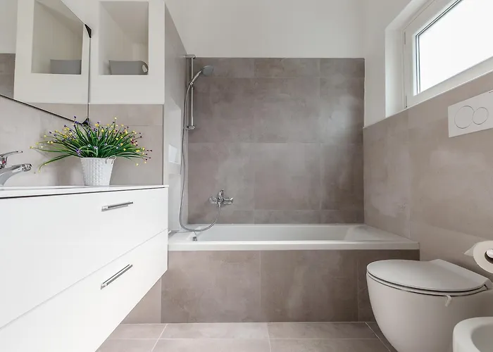 Guesthost - Business Balcony Flat Daire