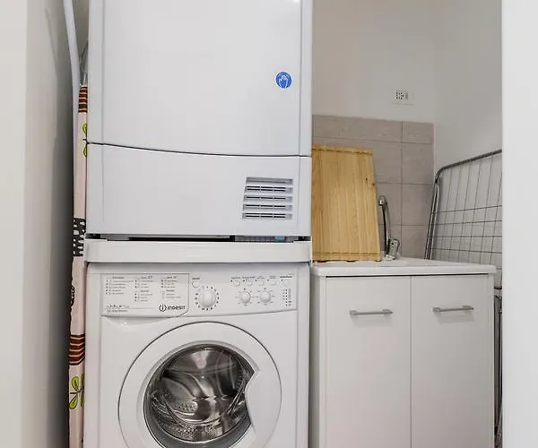 Guesthost - Business Balcony Flat * Milano