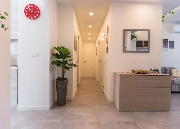 Guesthost - Business Balcony Flat شقة ميلان