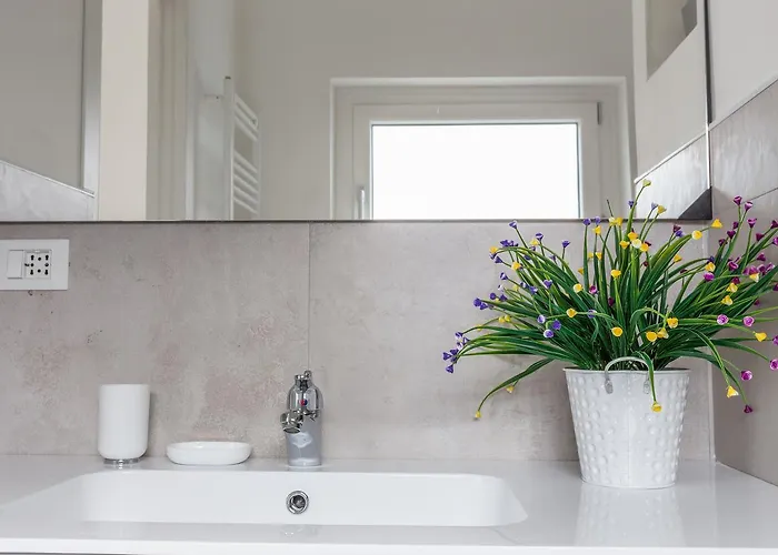 Guesthost - Business Balcony Flat