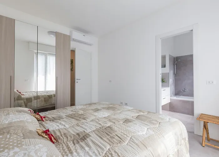 Guesthost - Business Balcony Flat Apartamento Milán