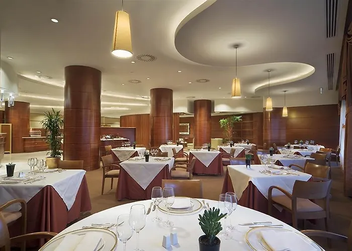 فندق Cusani 4*