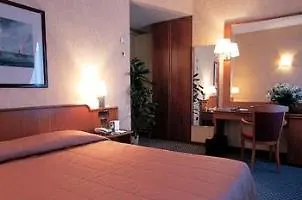 Ascot Hotel