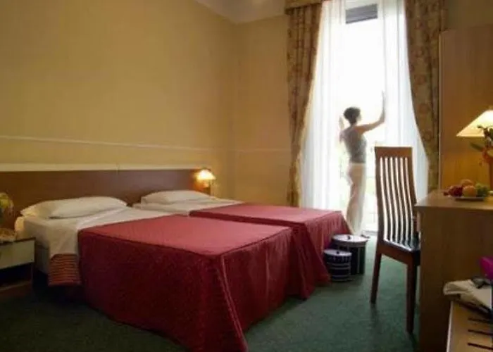 Johnny Hotel 3*